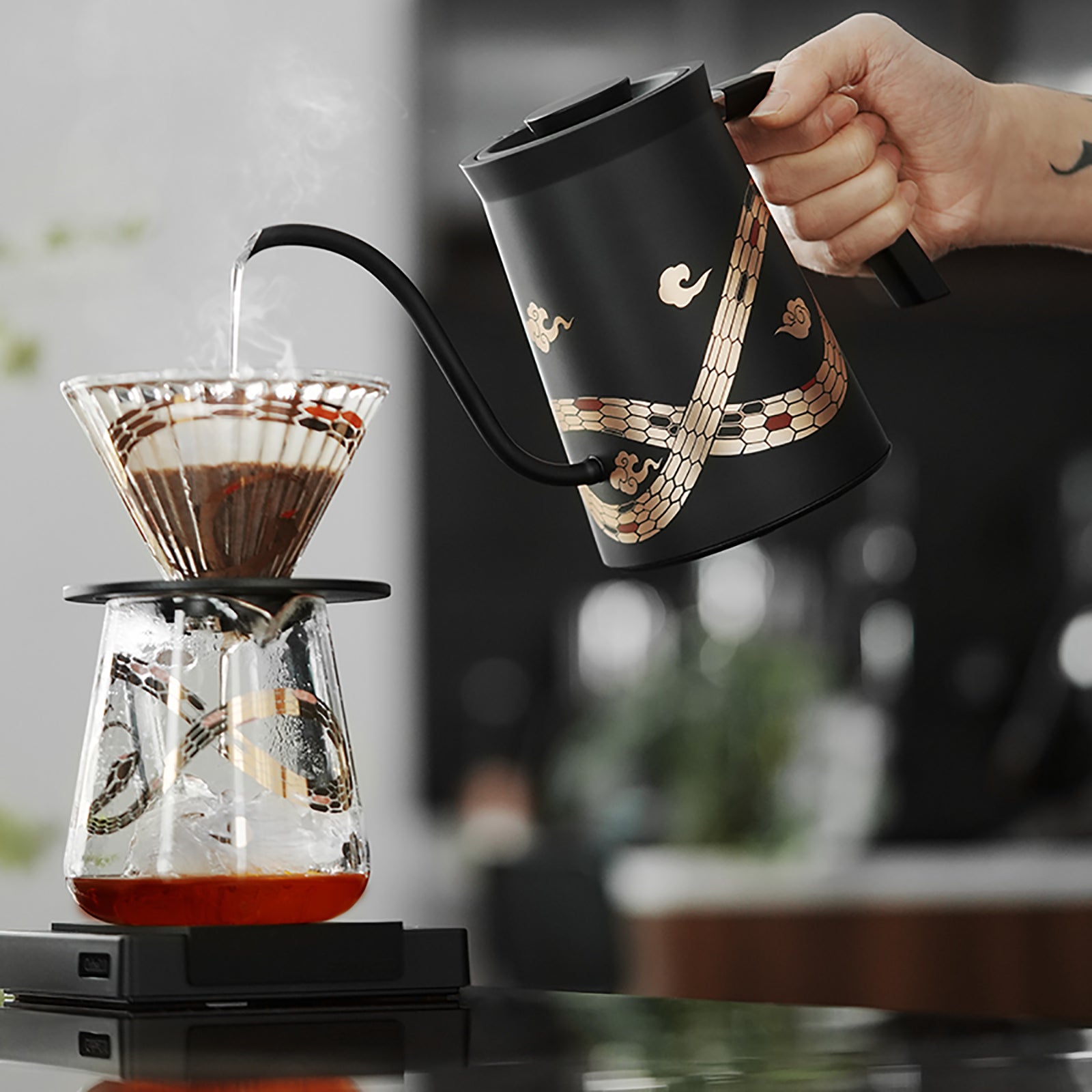 MHW-3BOMBER Assassin Electric Kettle – Serpent Collection
