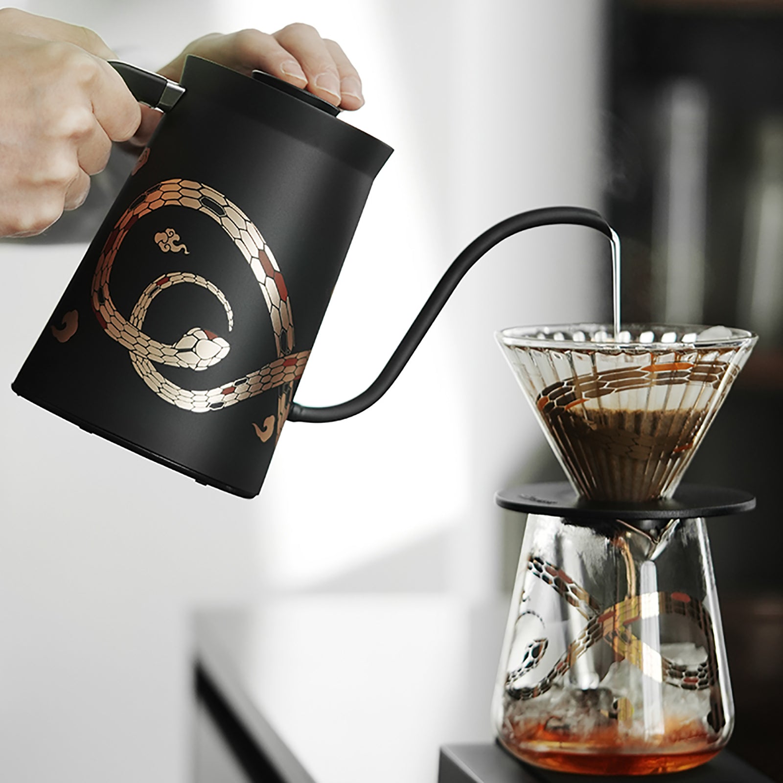 MHW-3BOMBER Assassin Electric Kettle – Serpent Collection