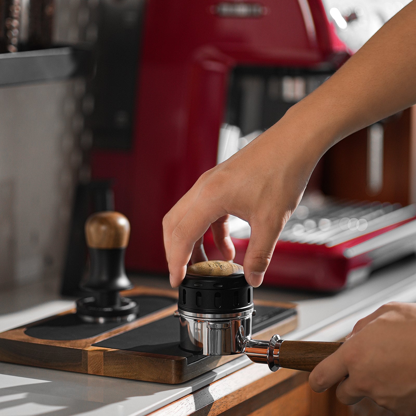 MHW-3BOMBER Gravity Adaptive Falcon Gravity Coffee Distributor