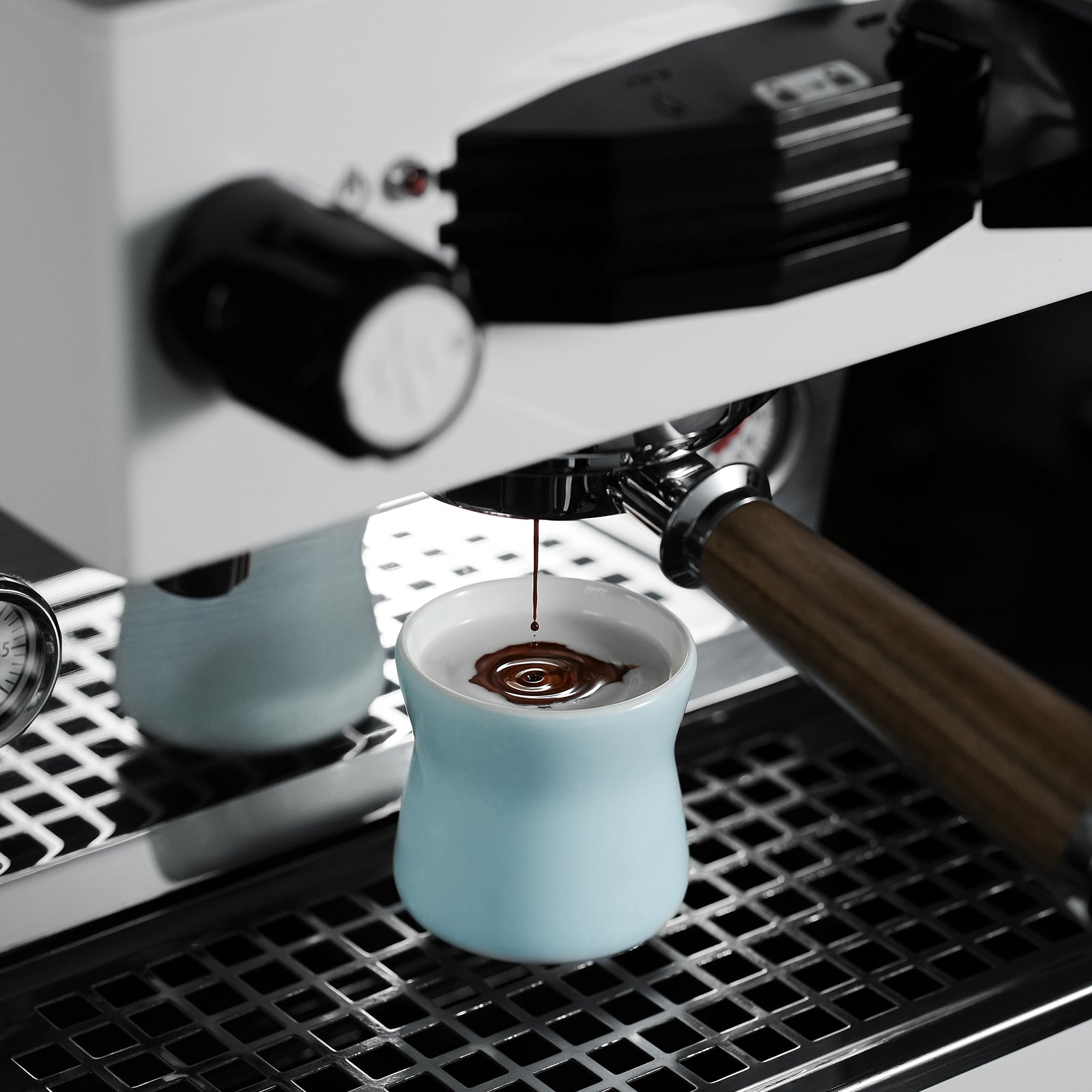 MHW-3BOMBER Aura Series Ceramic Cup