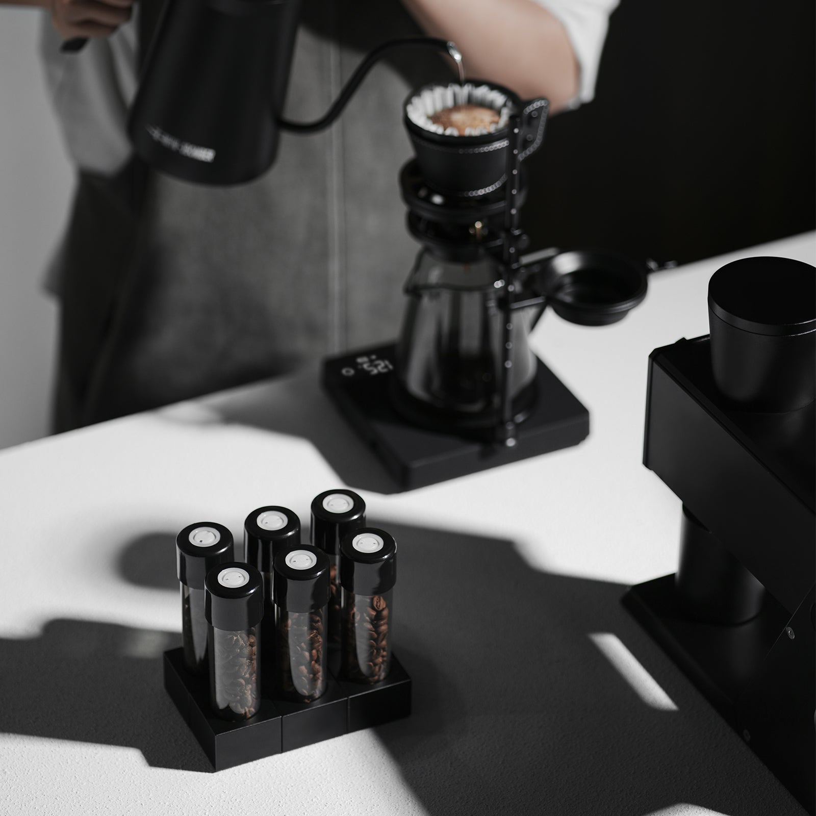 MHW-3BOMBER Energy Bottle & Magnetic Cellar Stand