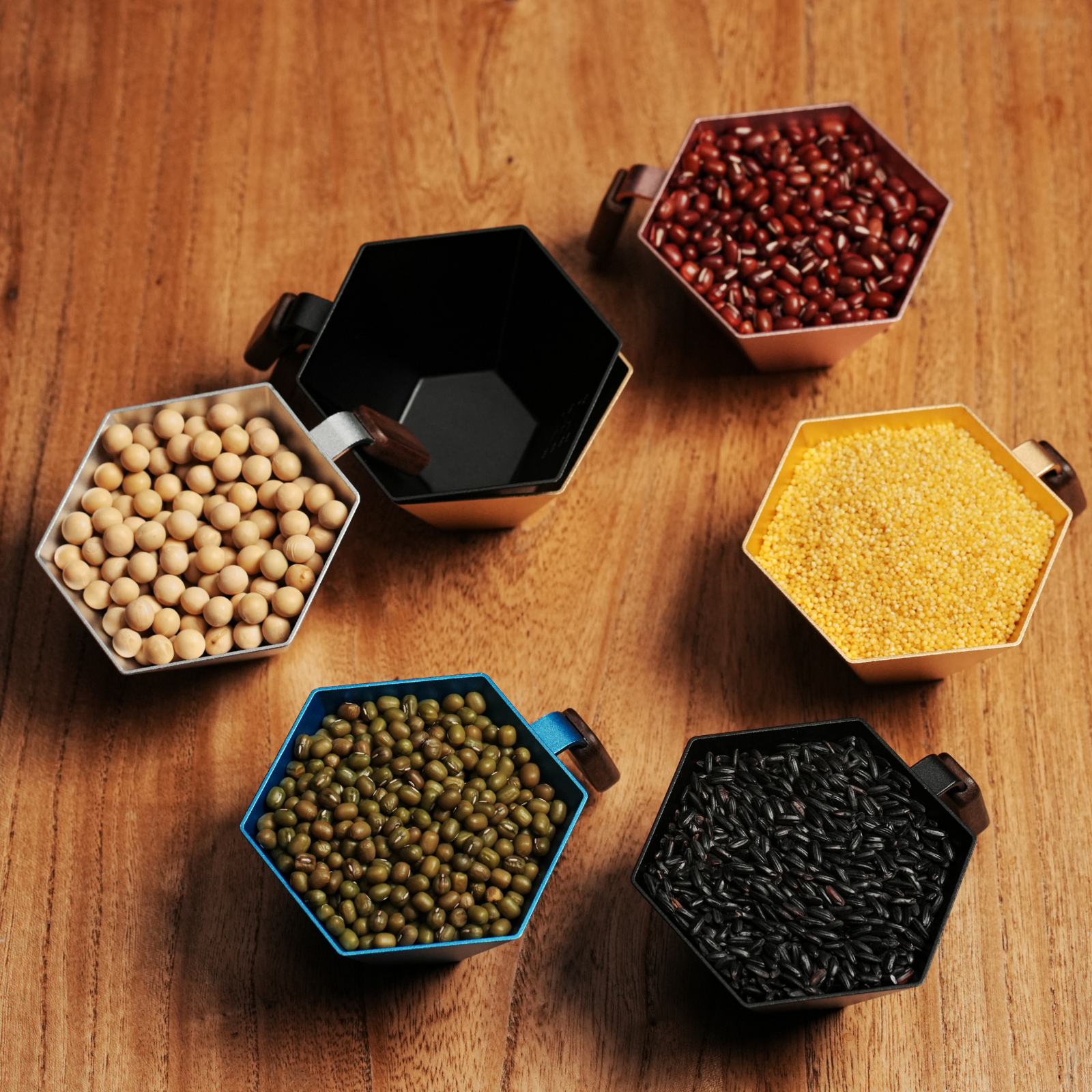 MHW-3BOMBER Prism Measuring Cup
