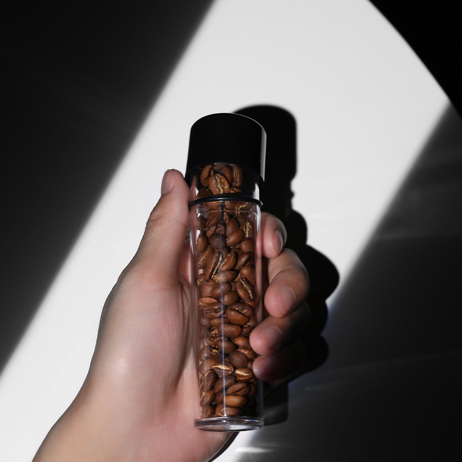 MHW-3BOMBER Energy Bottle & Magnetic Cellar Stand