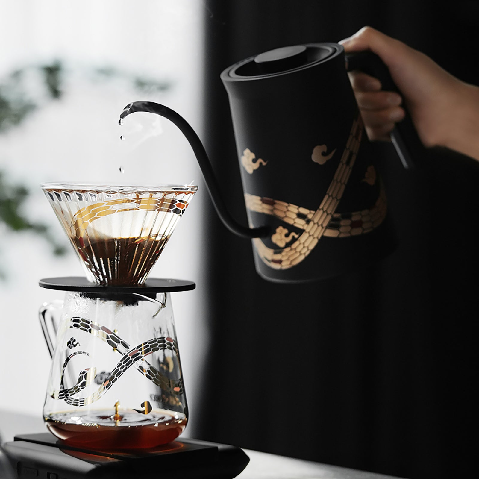 MHW-3BOMBER Assassin Electric Kettle – Serpent Collection