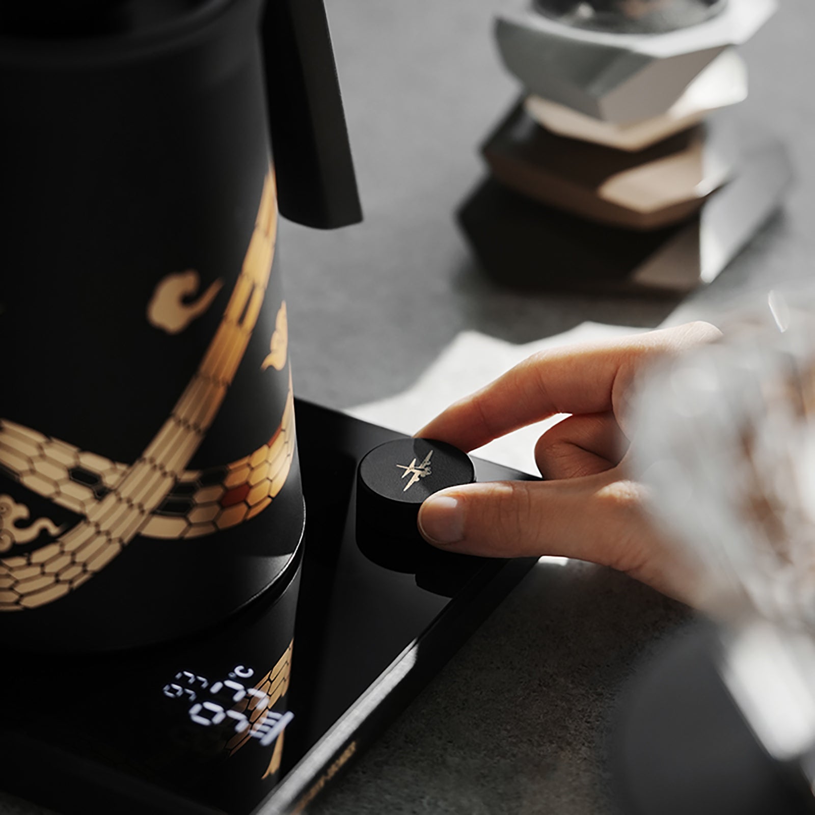 MHW-3BOMBER Assassin Electric Kettle – Serpent Collection
