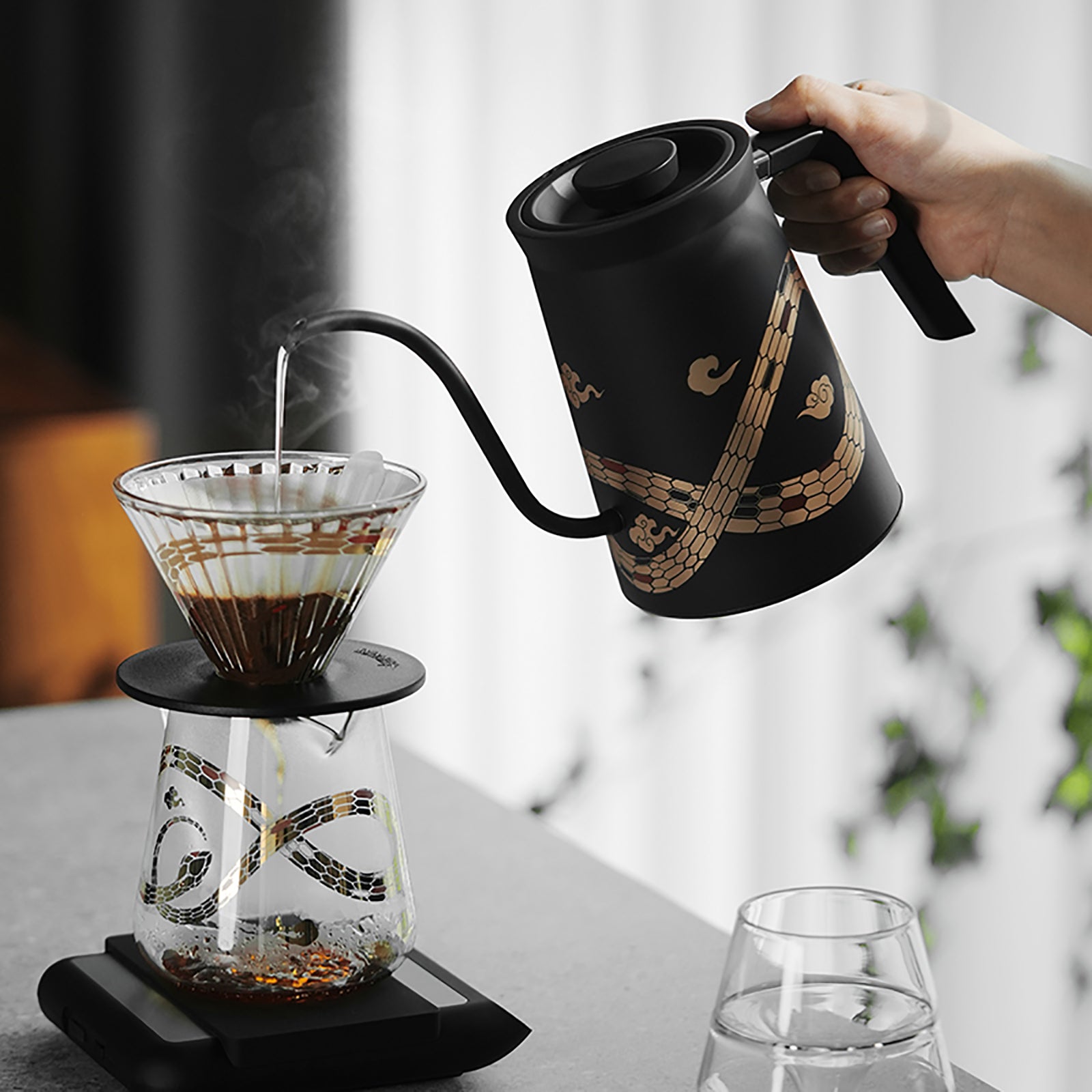 MHW-3BOMBER Assassin Electric Kettle – Serpent Collection