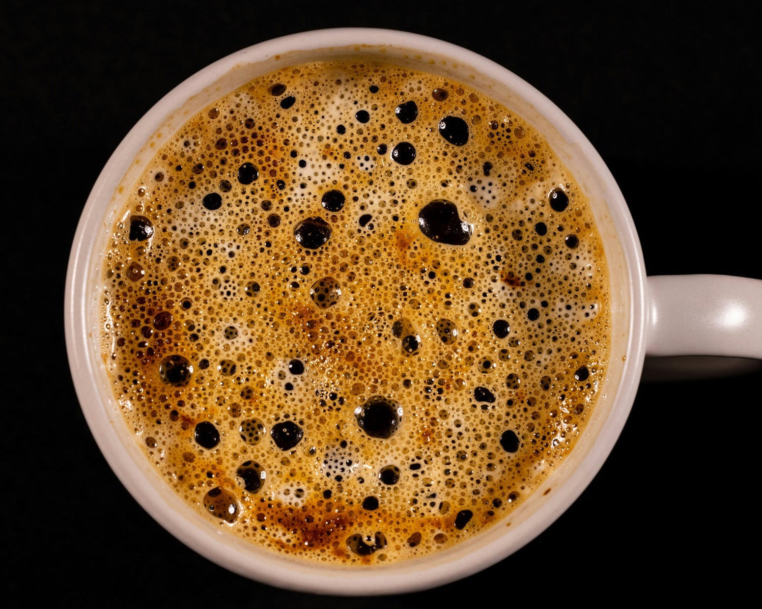 Crema Explained: The Golden Foam on Espresso – Is It Really That Important?