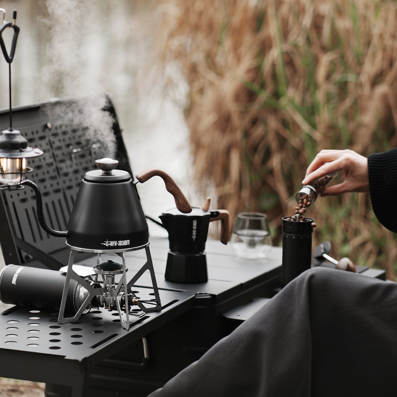 MHW-3BOMBER MET Outdoor Cassette Stove