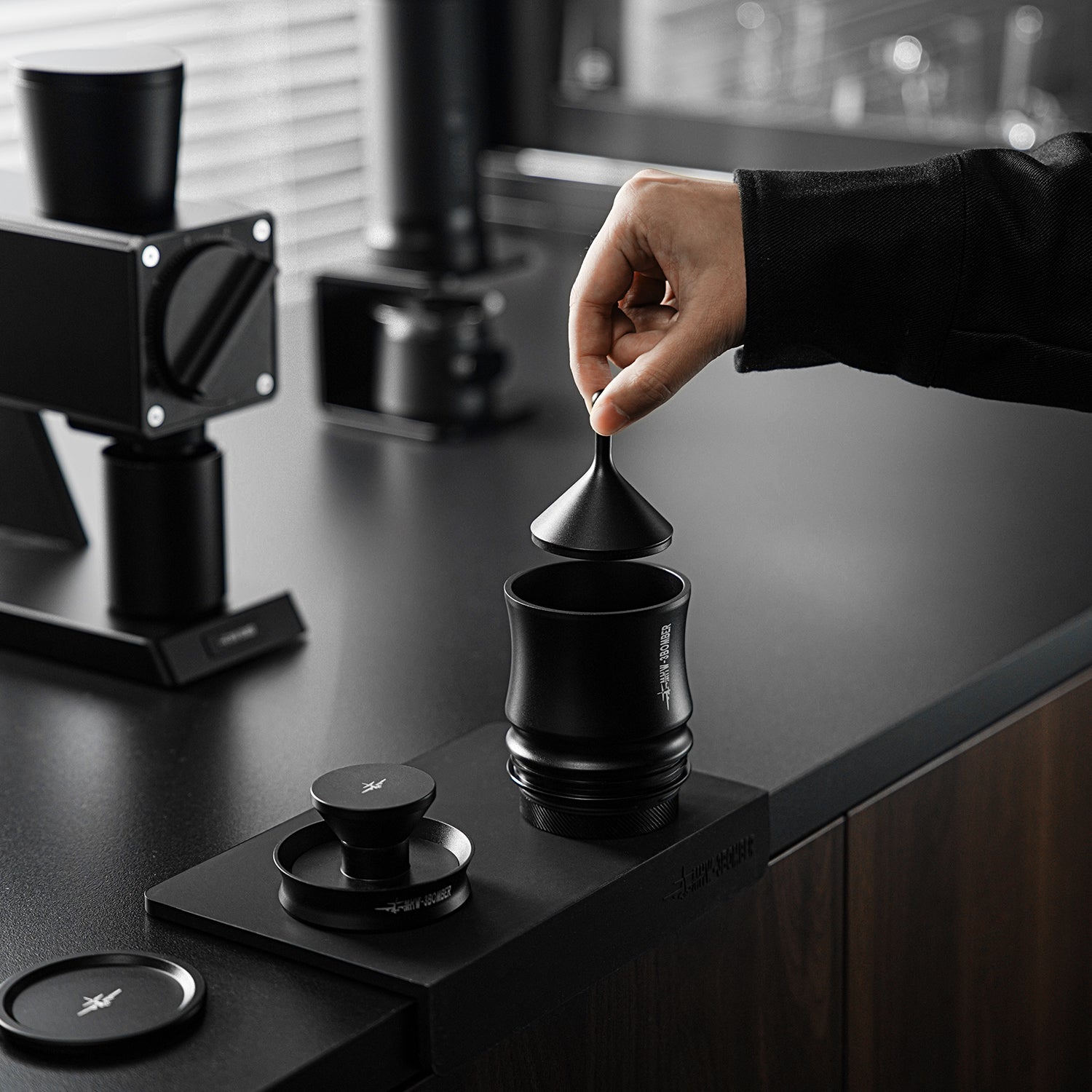 MHW-3BOMBER Shaker Funnel