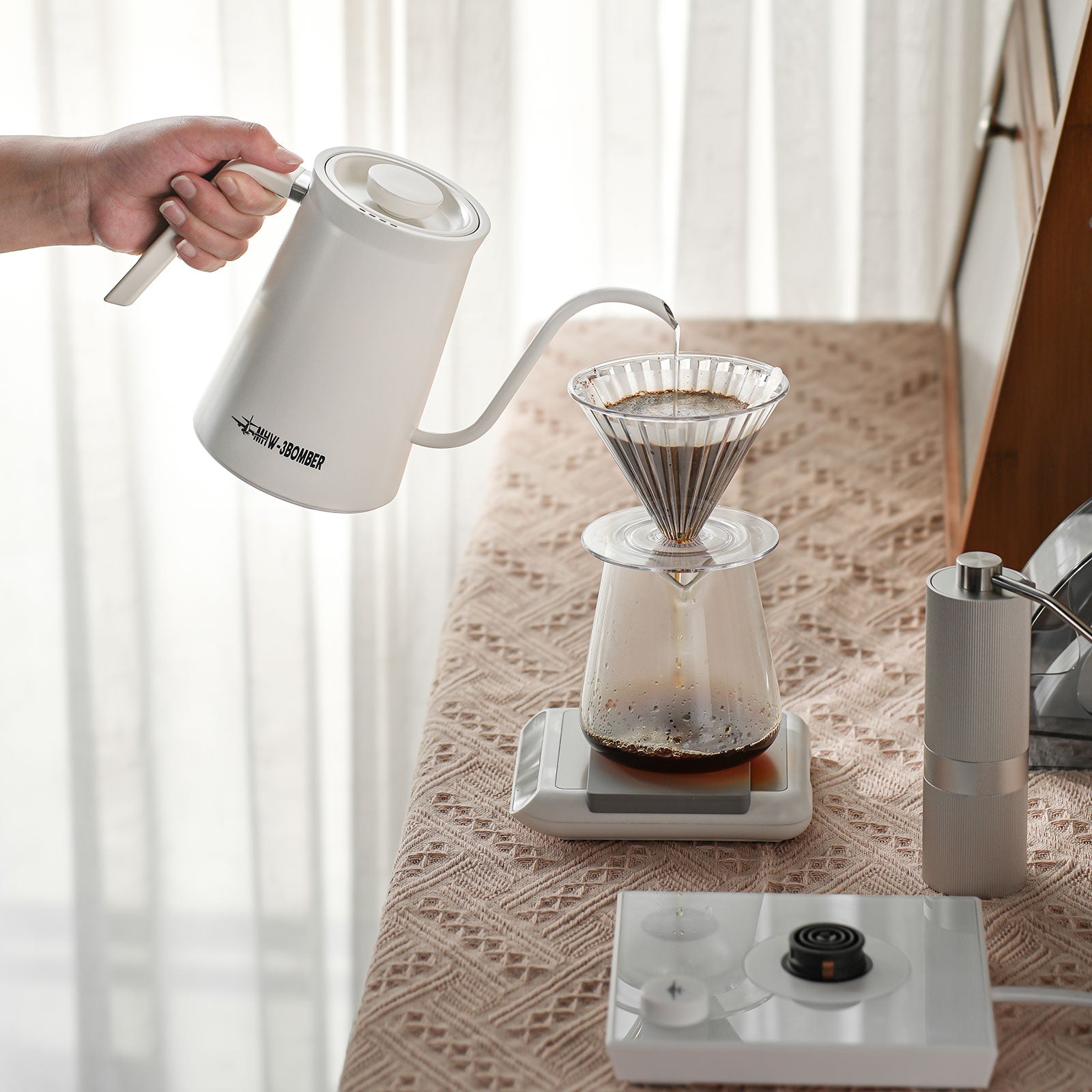 MHW-3BOMBER Assassin Gooseneck Electric Kettle