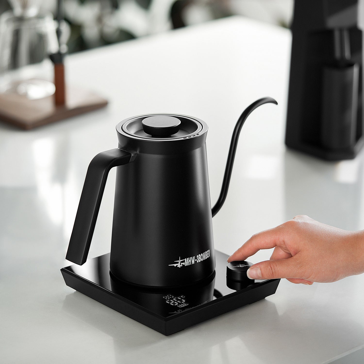 MHW-3BOMBER Assassin Gooseneck Electric Kettle