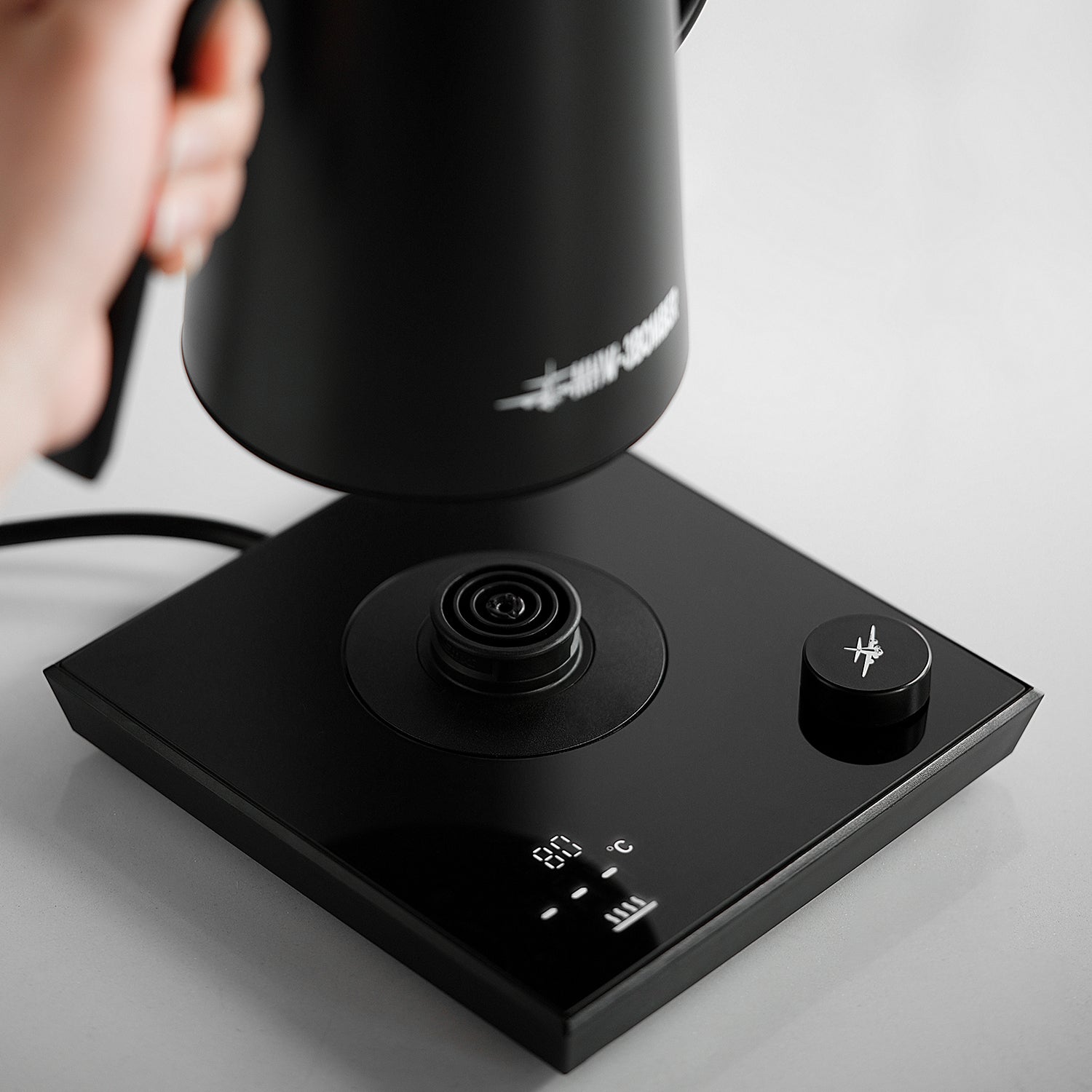 MHW-3BOMBER Assassin Gooseneck Electric Kettle