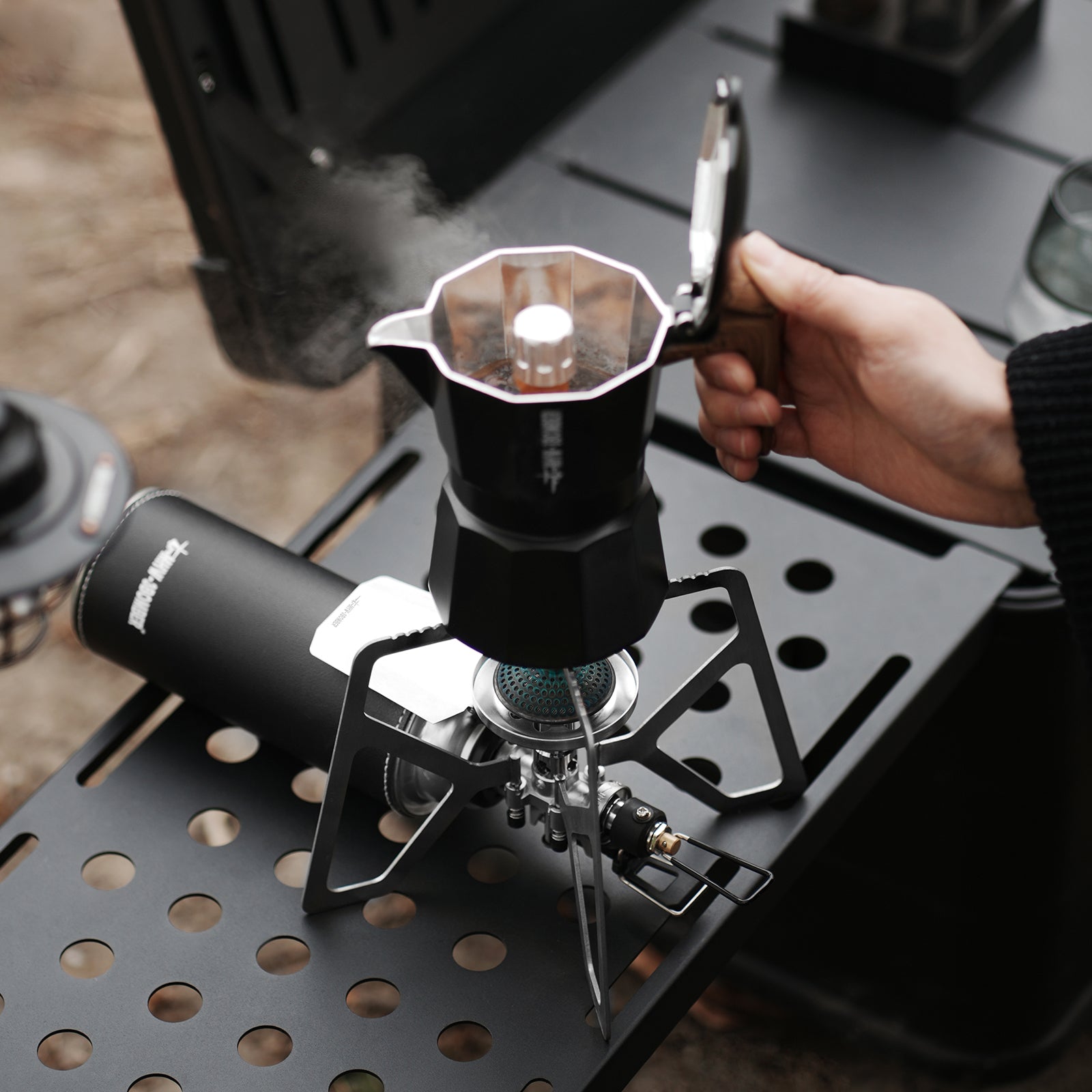 MHW-3BOMBER MET Outdoor Cassette Stove