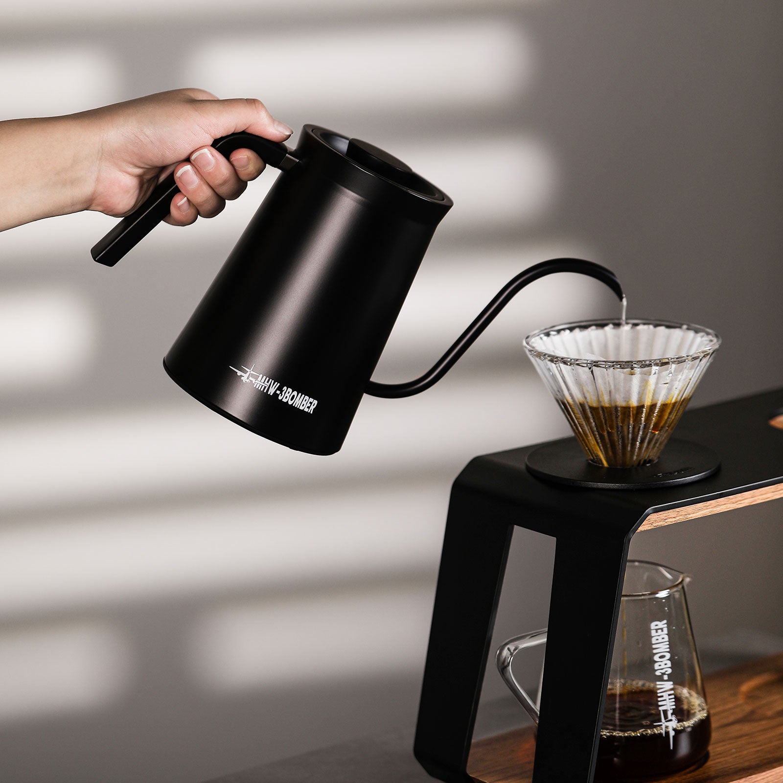 MHW-3BOMBER Assassin Gooseneck Electric Kettle