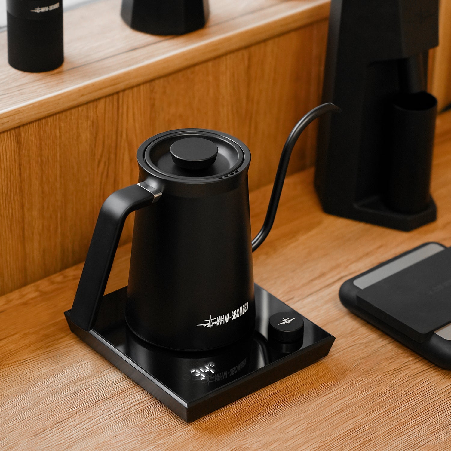 MHW-3BOMBER Assassin Gooseneck Electric Kettle