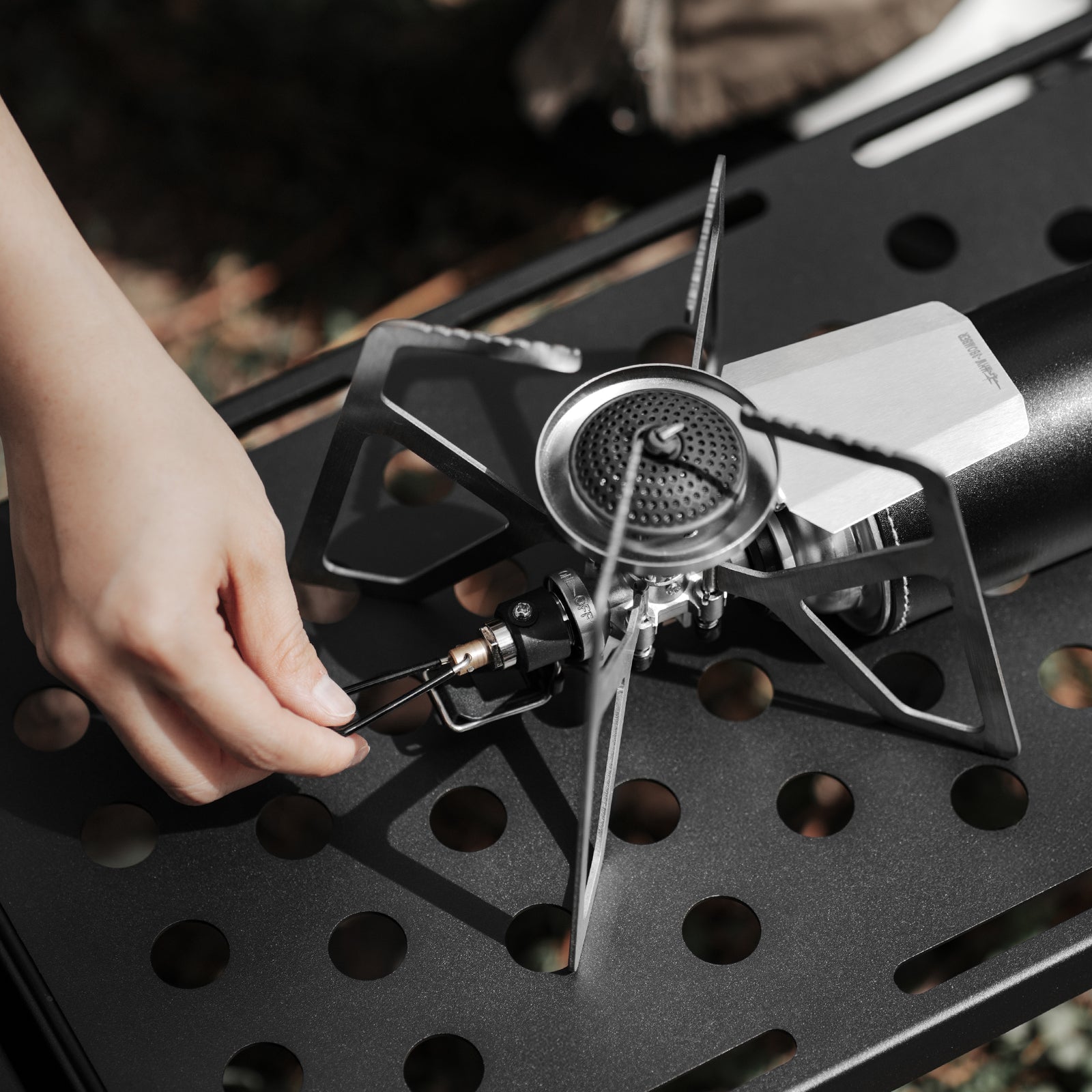 MHW-3BOMBER MET Outdoor Cassette Stove