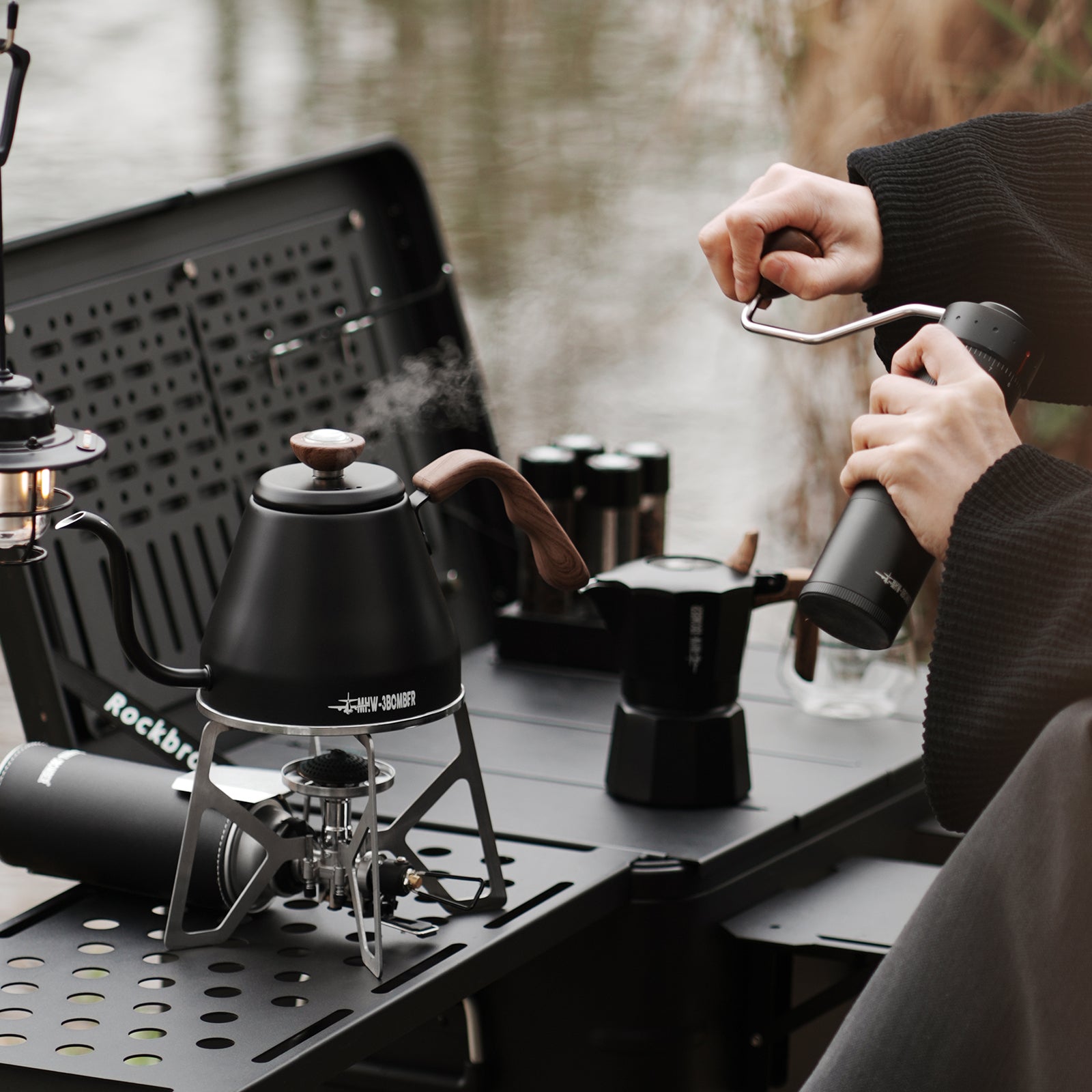 MHW-3BOMBER MET Outdoor Cassette Stove