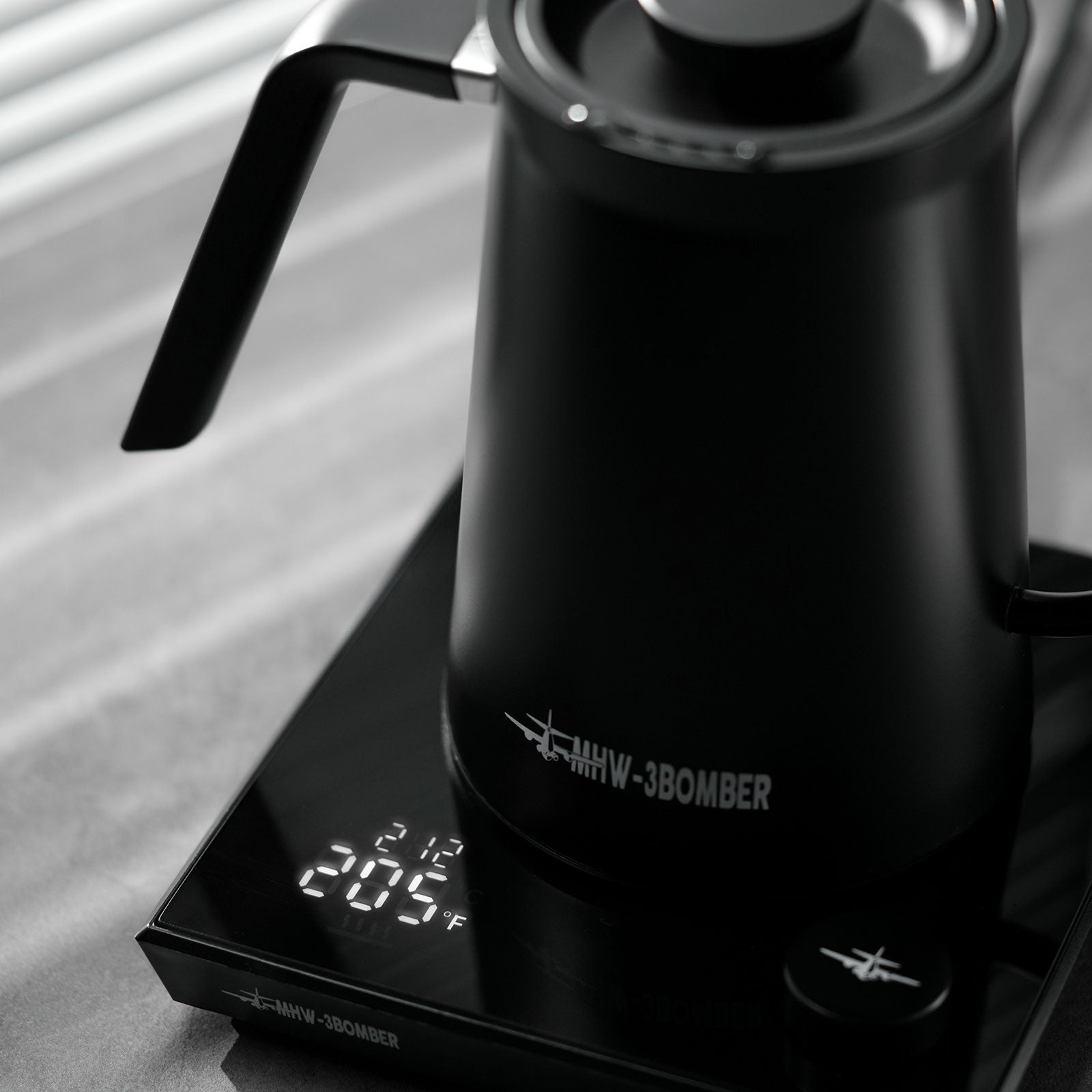 MHW-3BOMBER Assassin Gooseneck Electric Kettle