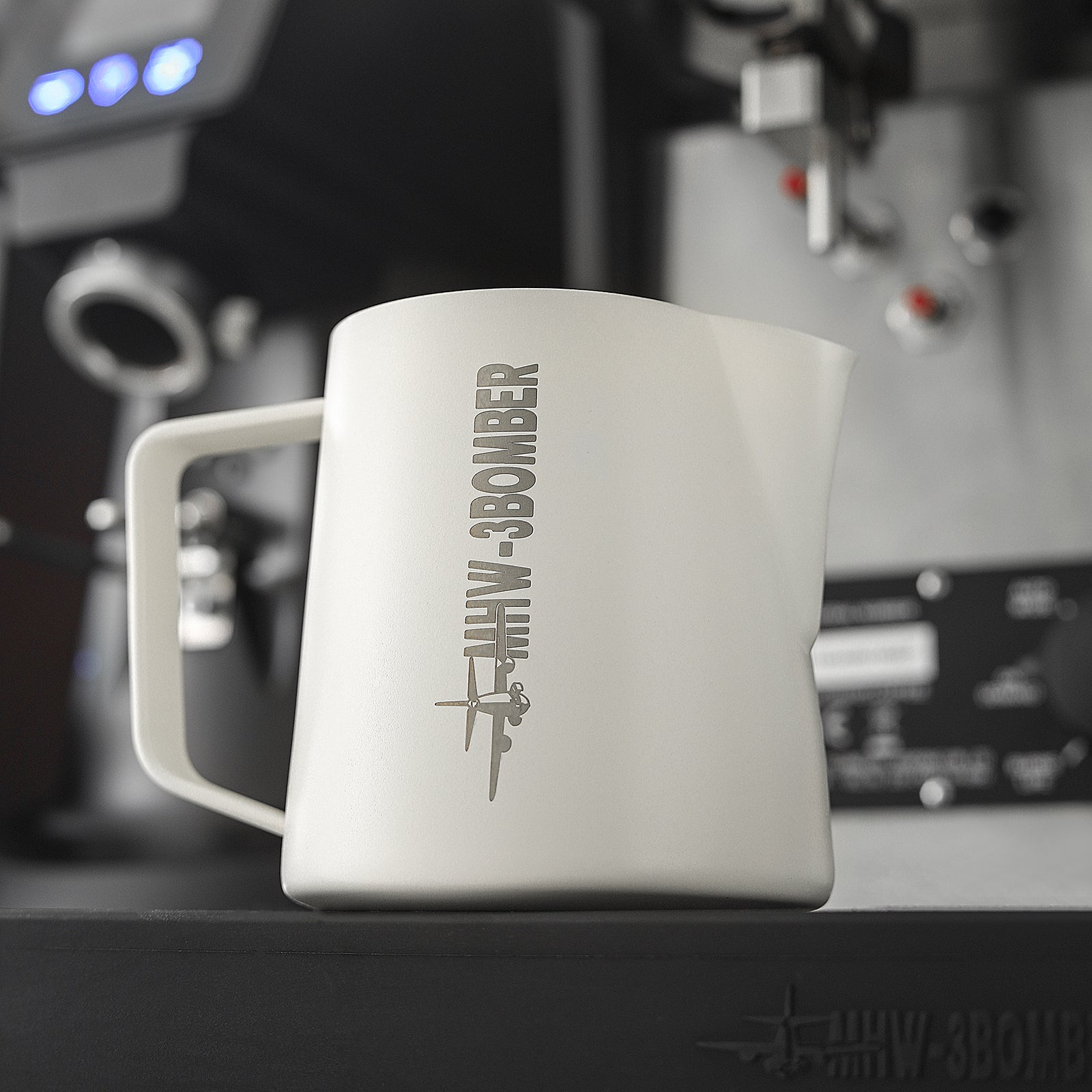 MHW-3BOMBER Latte Art Pitcher 5.0 Off White