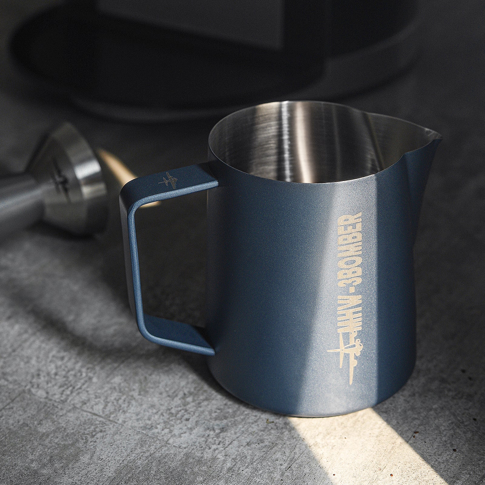 MHW-3BOMBER Latte Art Pitcher 5.0 Matte Blue