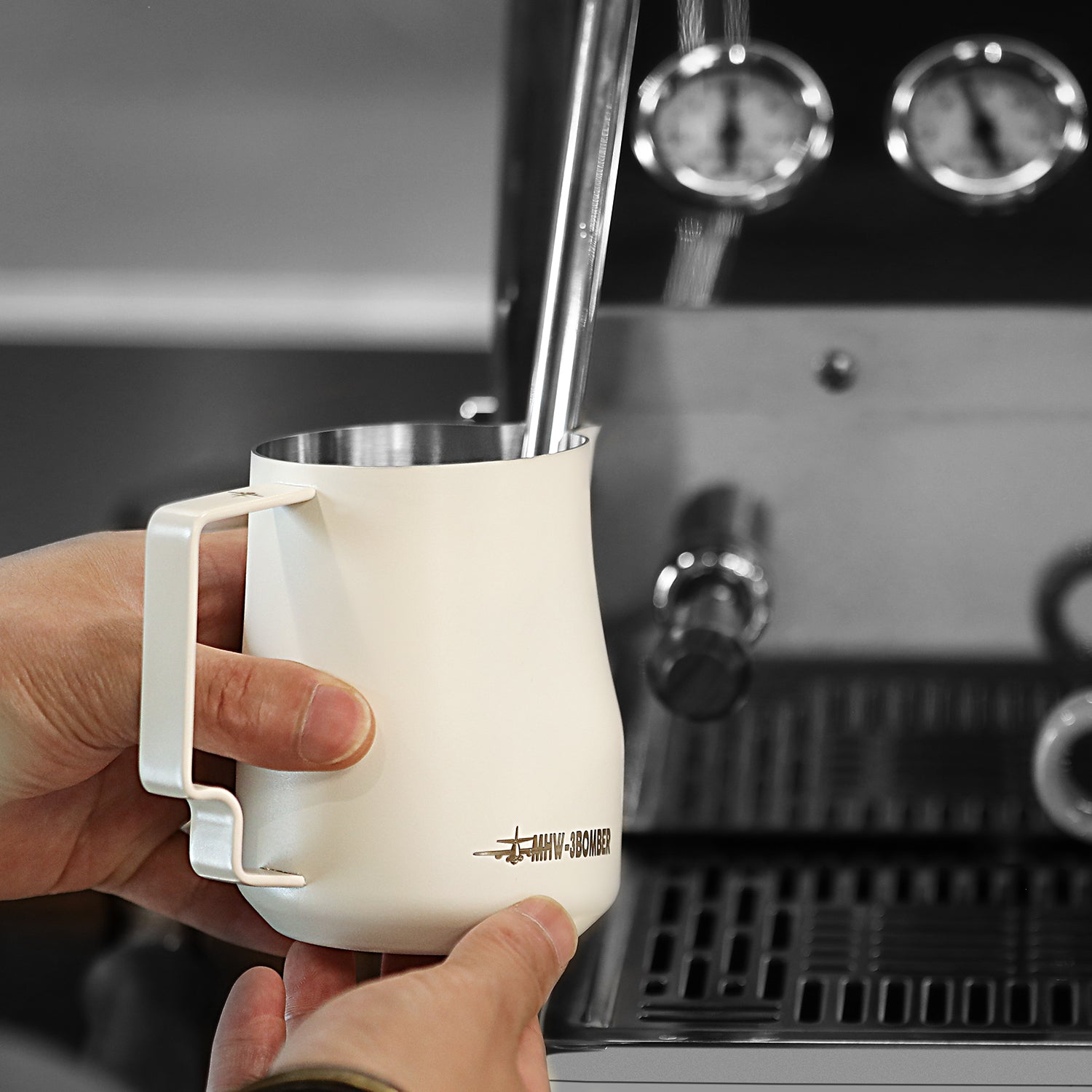 MHW-3BOMBER Melk Opschuimen Pitcher 16.5 oz/500 ml Latte Art Werper Rvs MHW-3BOMBER Melk Opschuimen Pitcher 16.5 oz/500 ml Latte Art Werper Rvs
