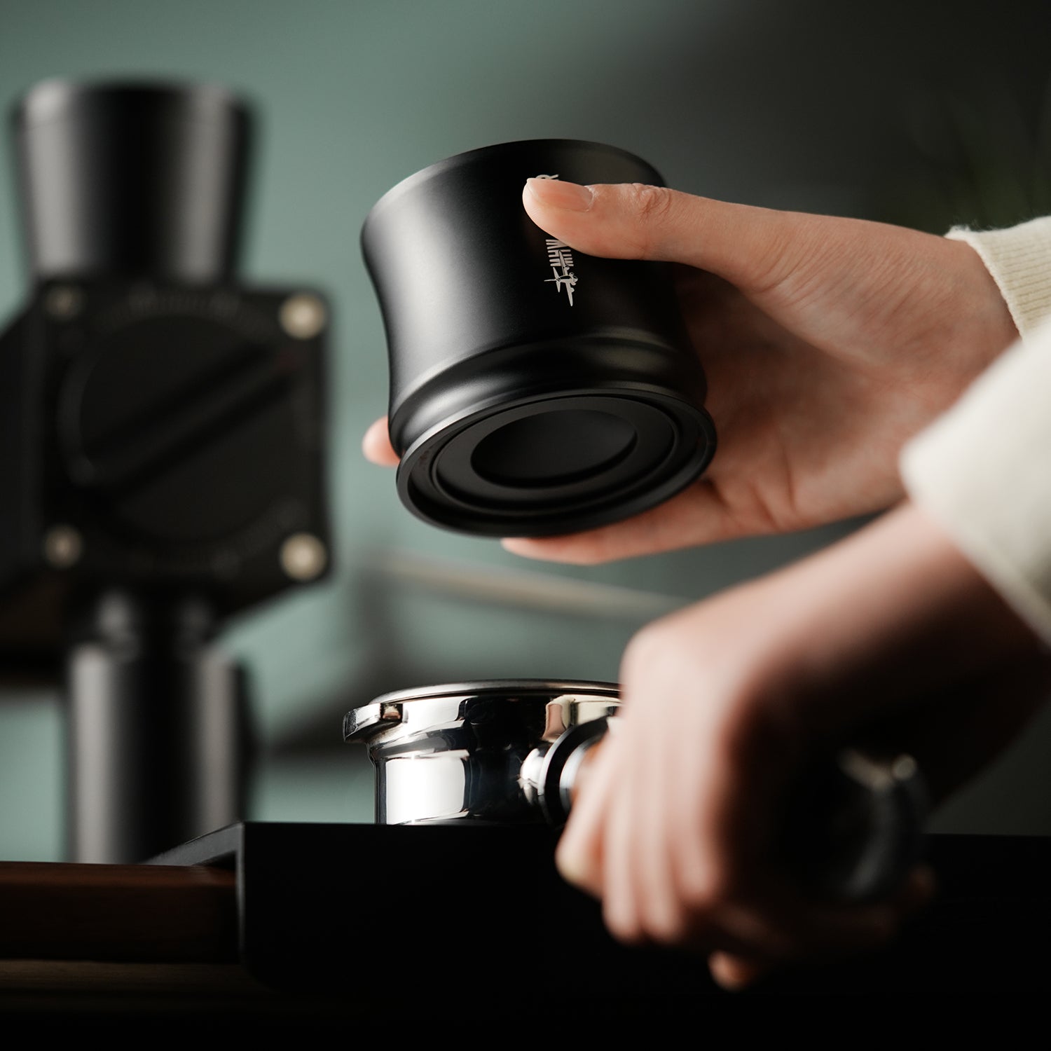 MHW-3BOMBER Shaker Funnel