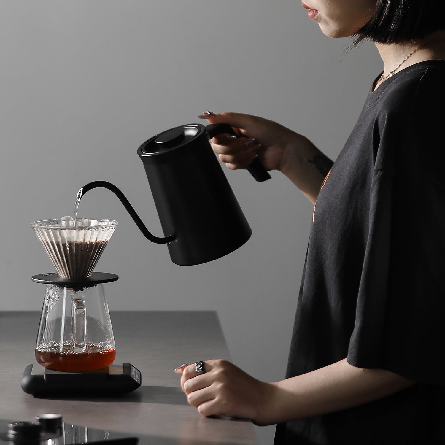 MHW-3BOMBER Assassin Gooseneck Electric Kettle