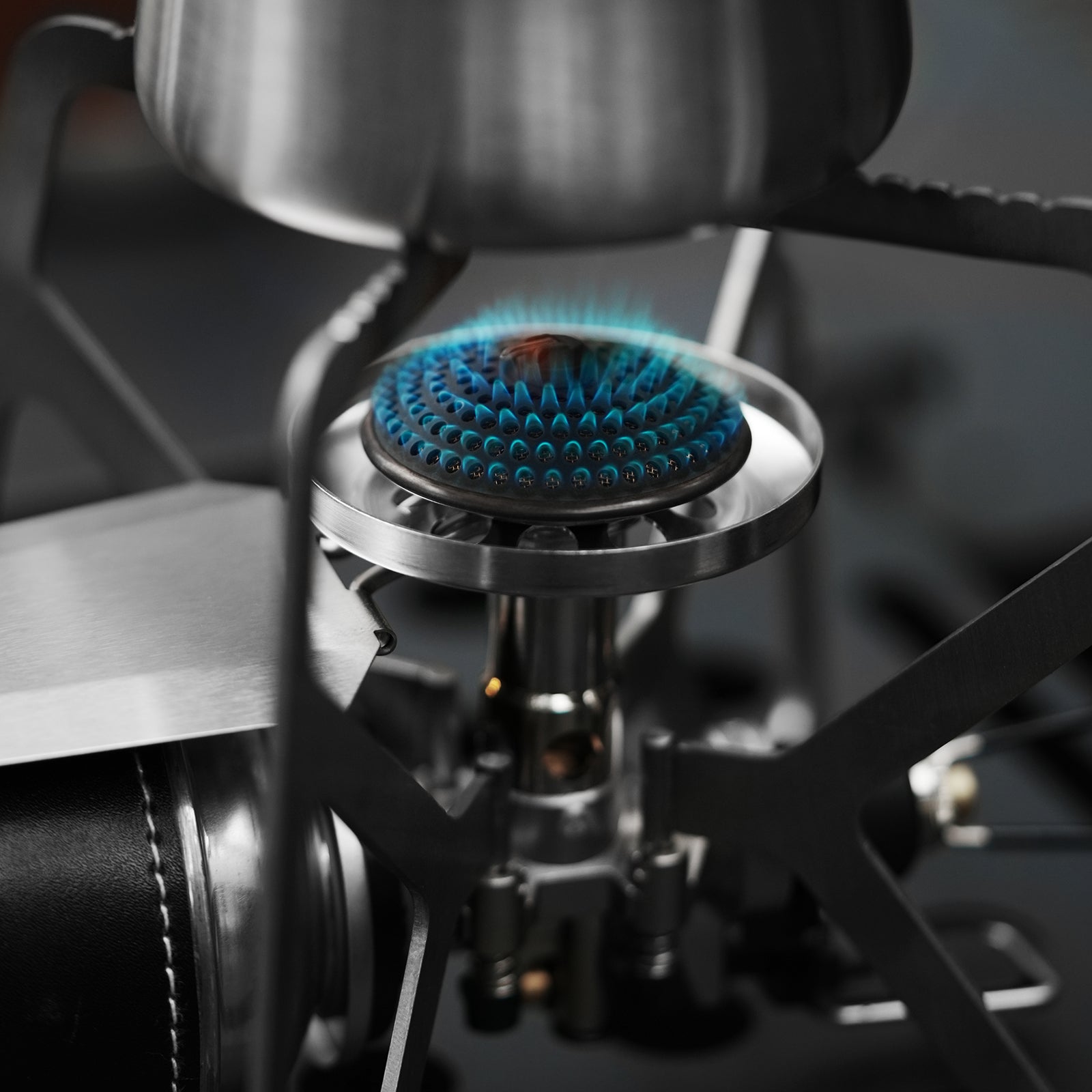 MHW-3BOMBER MET Outdoor Cassette Stove