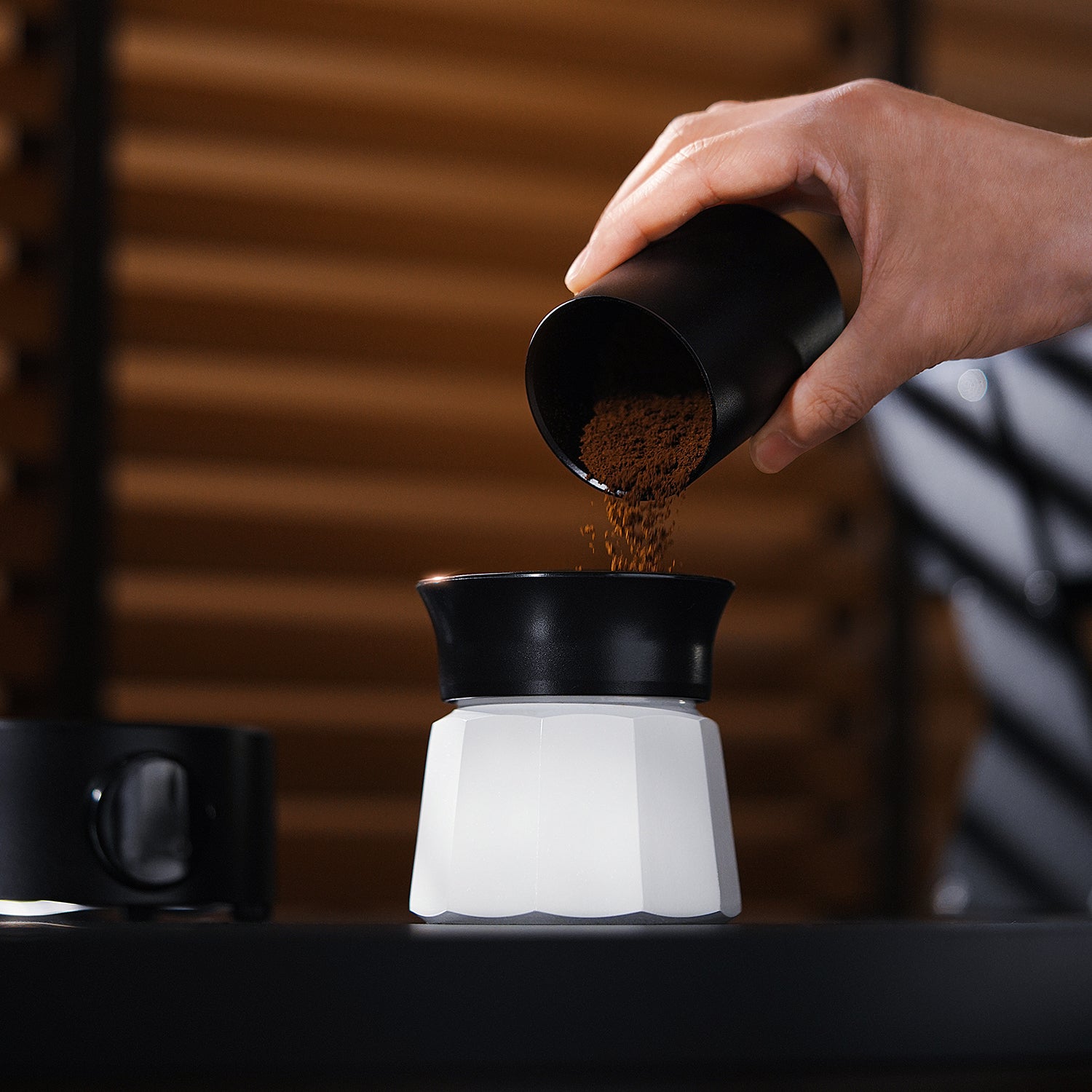 MHW-3BOMBER Moka Pot Coffee Distributor